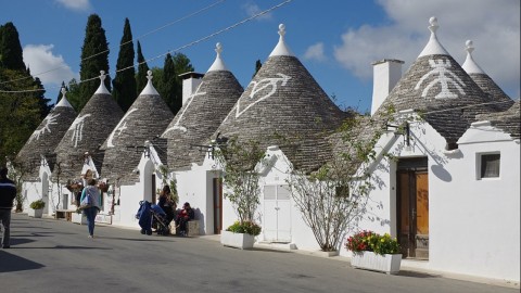 ”cone_houses.jpg”